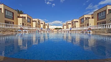 Outdoor pool, pool umbrellas