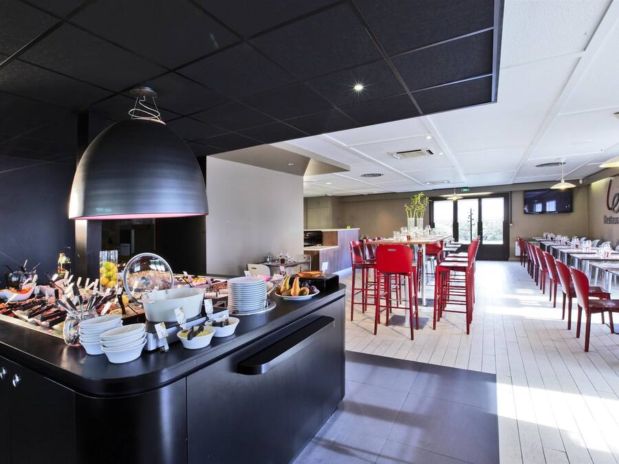 Petit déjeuner buffet (13.9 EUR par personne)