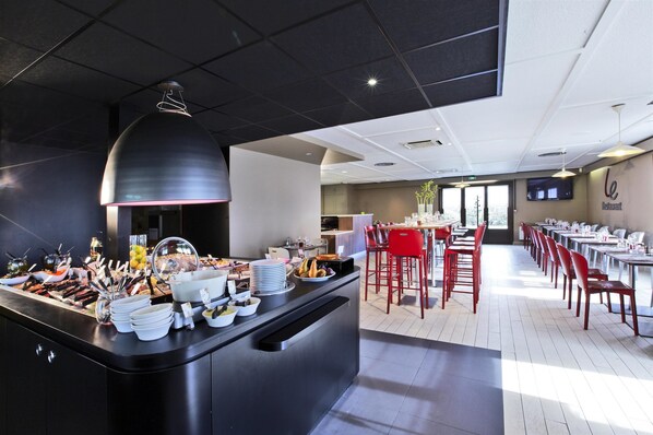 Daily buffet breakfast (EUR 13.9 per person)