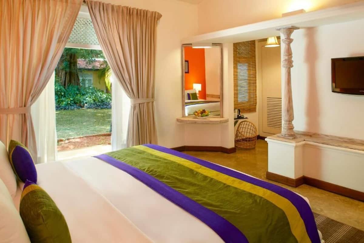 Egyptian cotton sheets, premium bedding, minibar, in-room safe