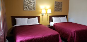 Desk, soundproofing, iron/ironing board, rollaway beds - Super 7 Motel Sedalia (Sedalia)