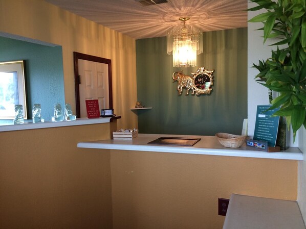 Lobby - Super 7 Motel Sedalia (Sedalia)