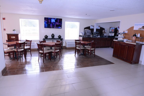 Free daily continental breakfast