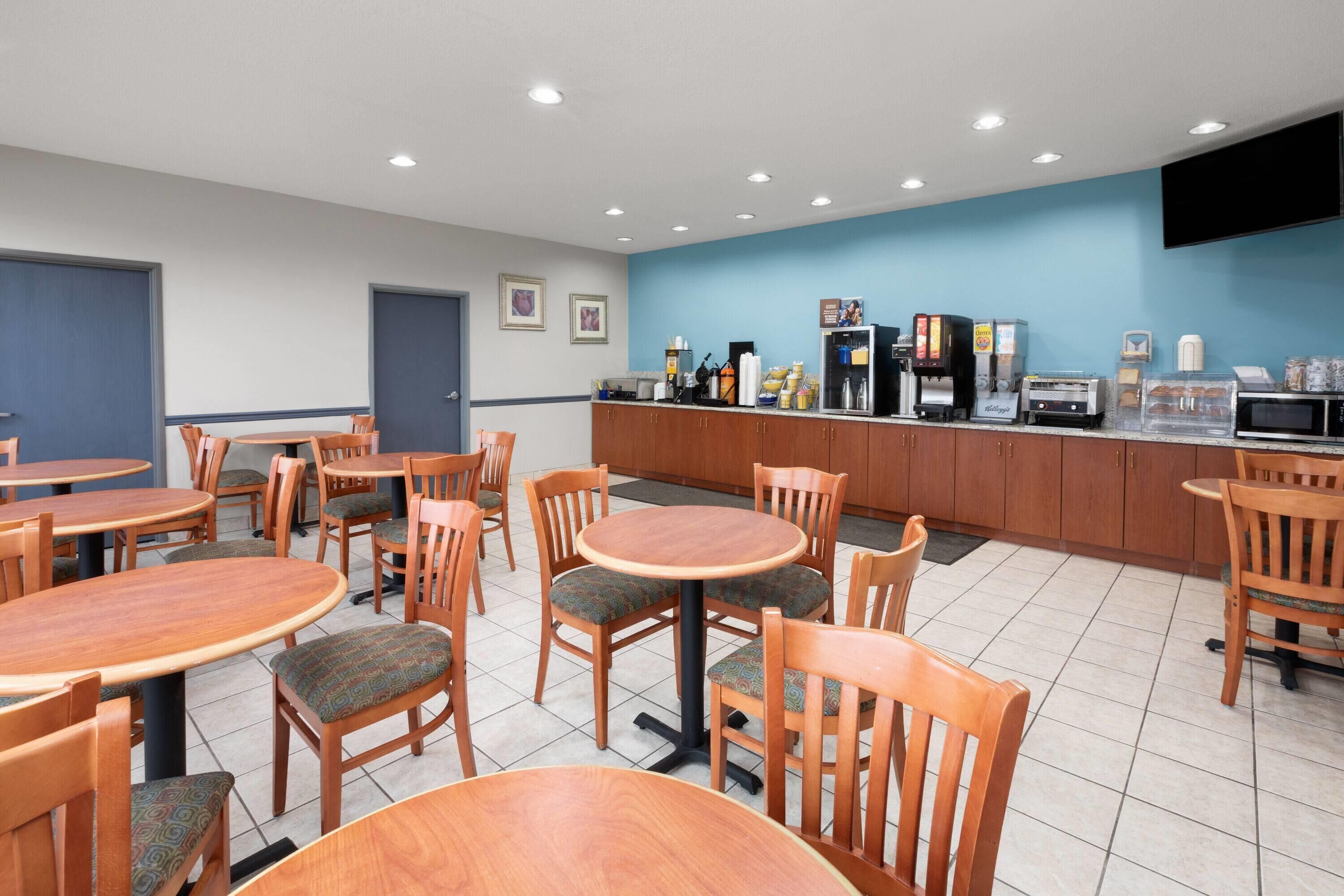 Free daily continental breakfast 