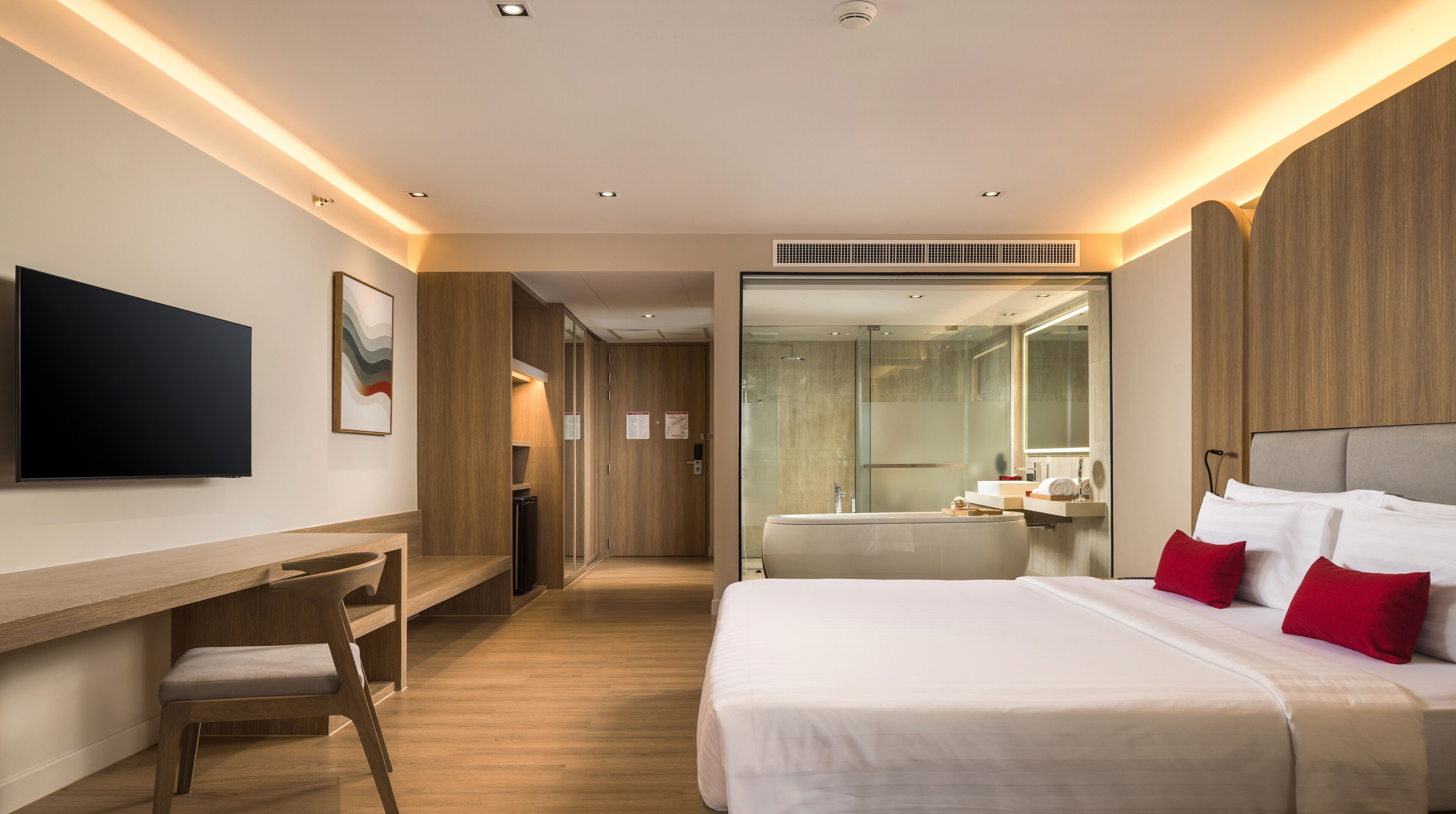 Deluxe Room, 1 King Bed (Jet Tub) | In-room safe, desk, soundproofing, iron/ironing board