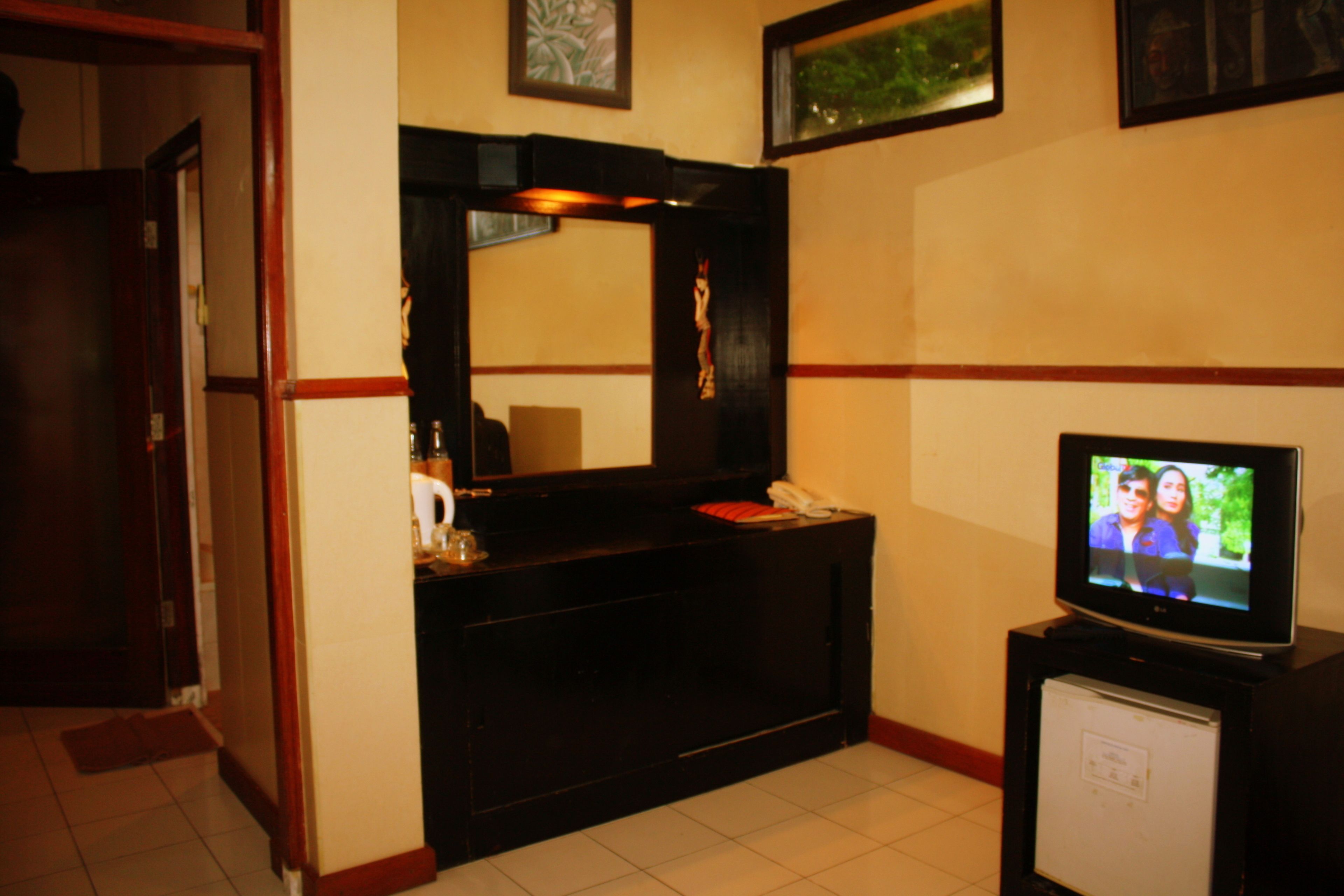 family room | living area | 21-inch tv with satellite channels