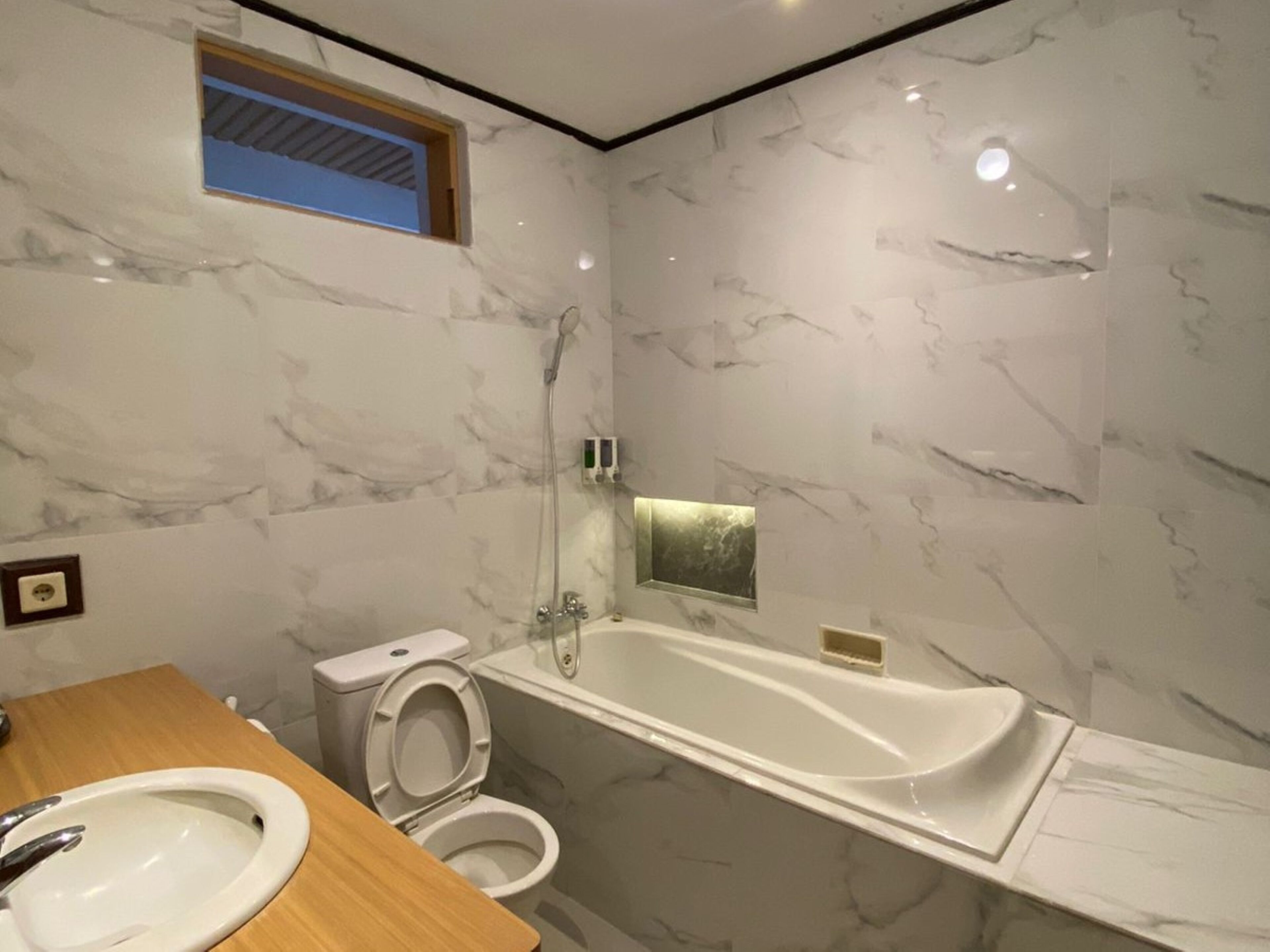 standard room | bathroom | designer toiletries, bidet, towels