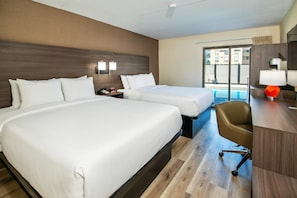 Room, 2 Katil Ratu (Queen), Non Smoking | Meja, langsir/tirai gelap terus, Wi-fi percuma, cadar katil