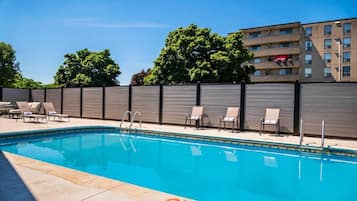 Outdoor pool, pool loungers