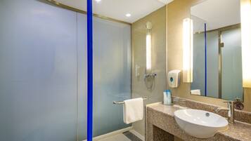 Ducha, zapatillas y toallas