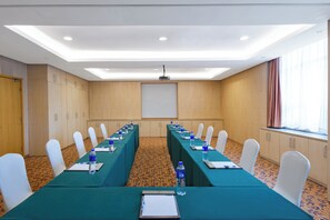 A conference room with a long table, chairs, a projector screen, and a large window with curtains. - Holiday Inn Express Airport Tianjin by IHG (Tianjin)