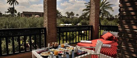 Deluxe Triple Room | Balcony