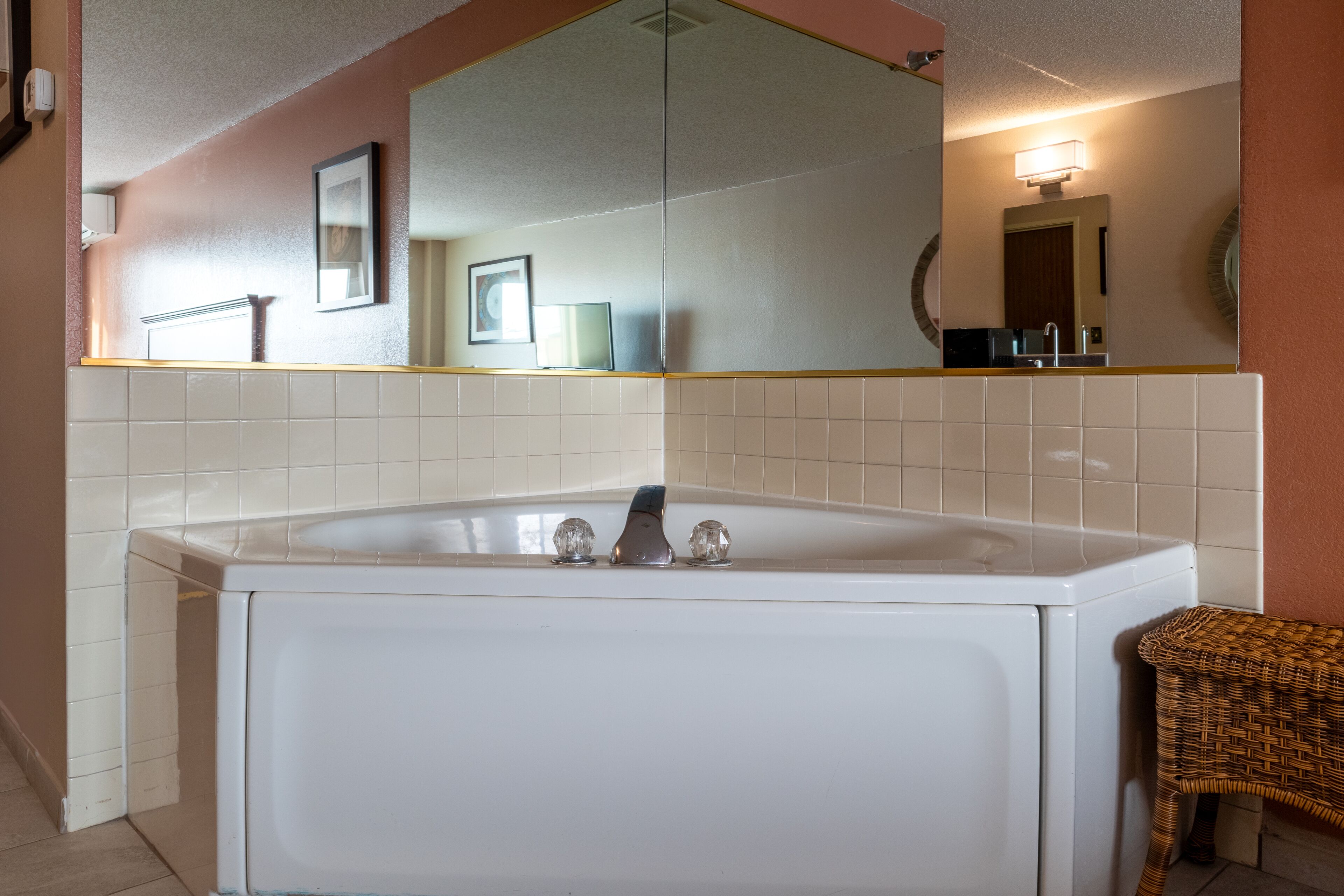 superior room, 1 king bed (king bed whirlpool suite) | jetted bathtub