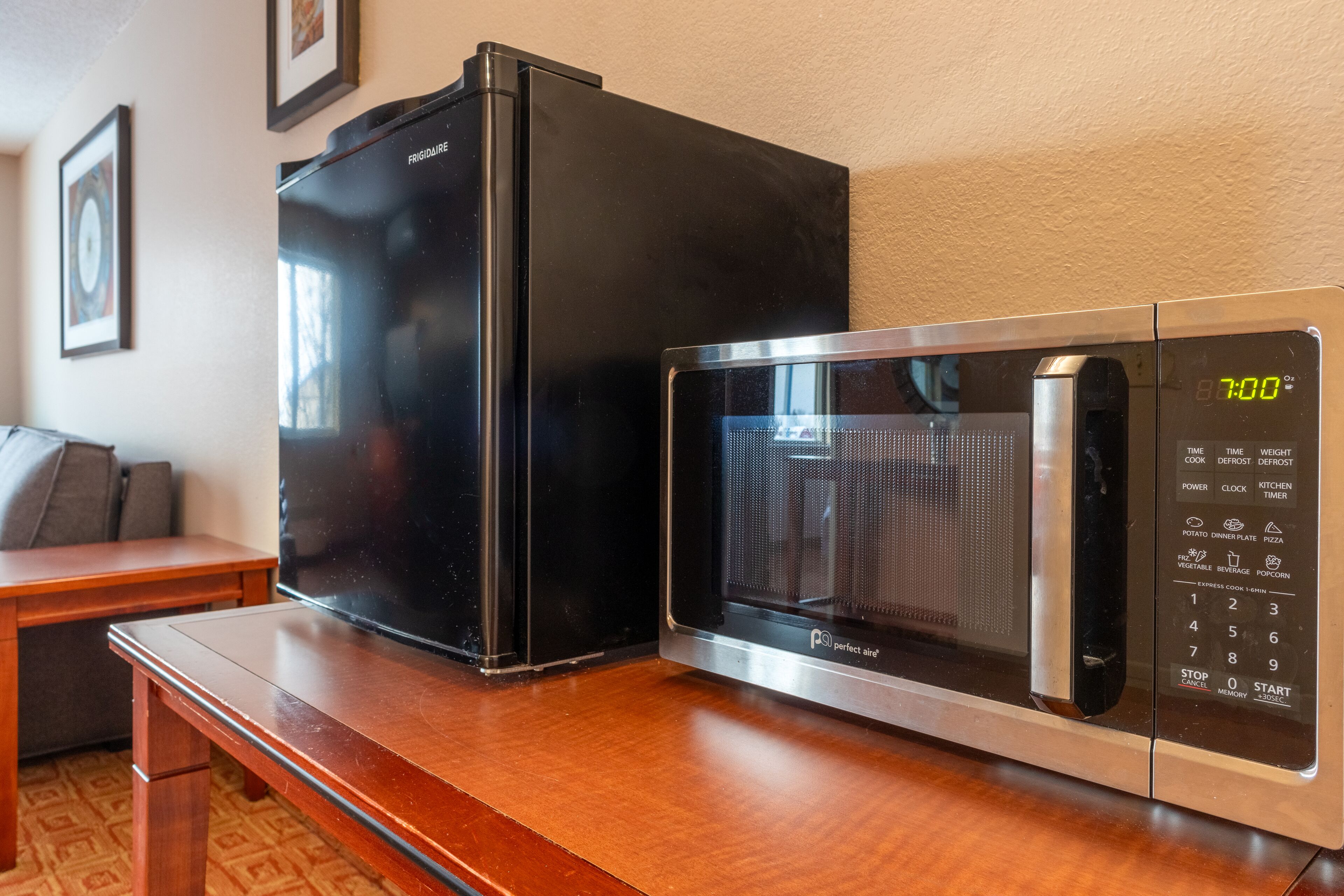 suite, 1 king bed with sofa bed (one king bedroom suite with sofa slee) | microwave