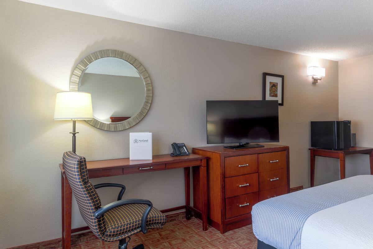 Standard Room, 1 King Bed (One King Bed and Recliner) | Desk, laptop workspace, blackout drapes, iron/ironing board