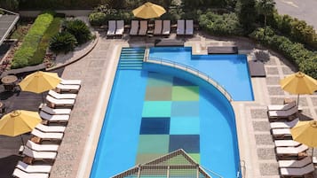 Outdoor pool, pool umbrellas, sun loungers