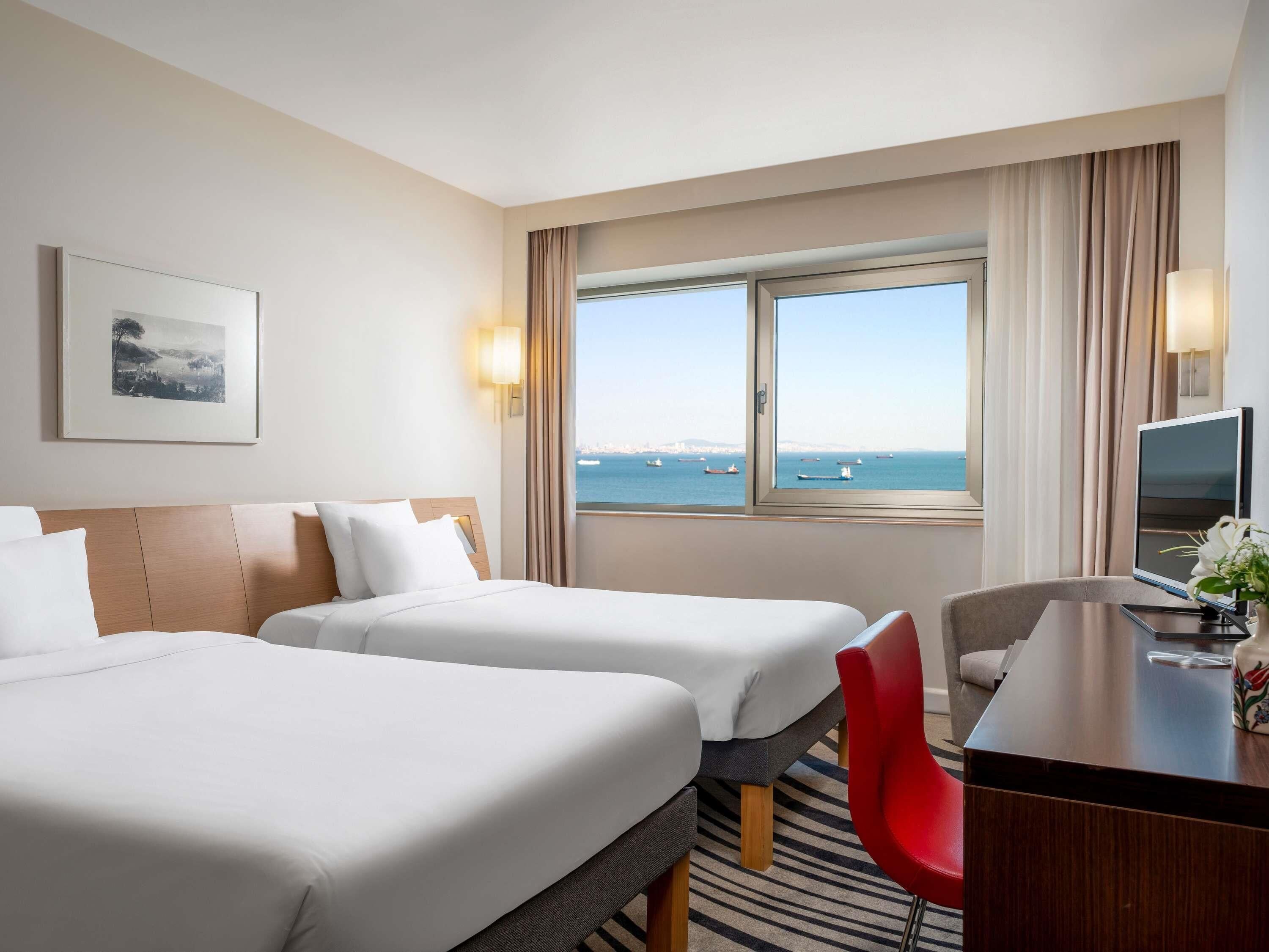 Standard Twin Room, 2 Twin Beds | Premium bedding, minibar, in-room safe, desk