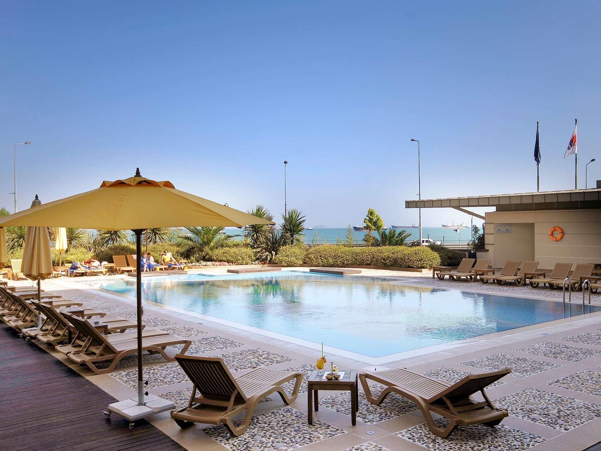 Outdoor pool, pool umbrellas, sun loungers