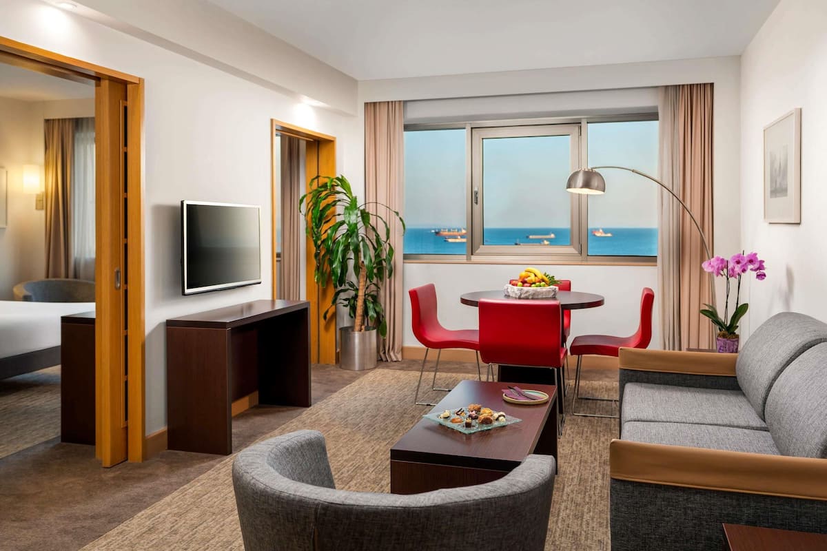 Suite, 1 Queen Bed with Sofa bed | Premium bedding, minibar, in-room safe, desk