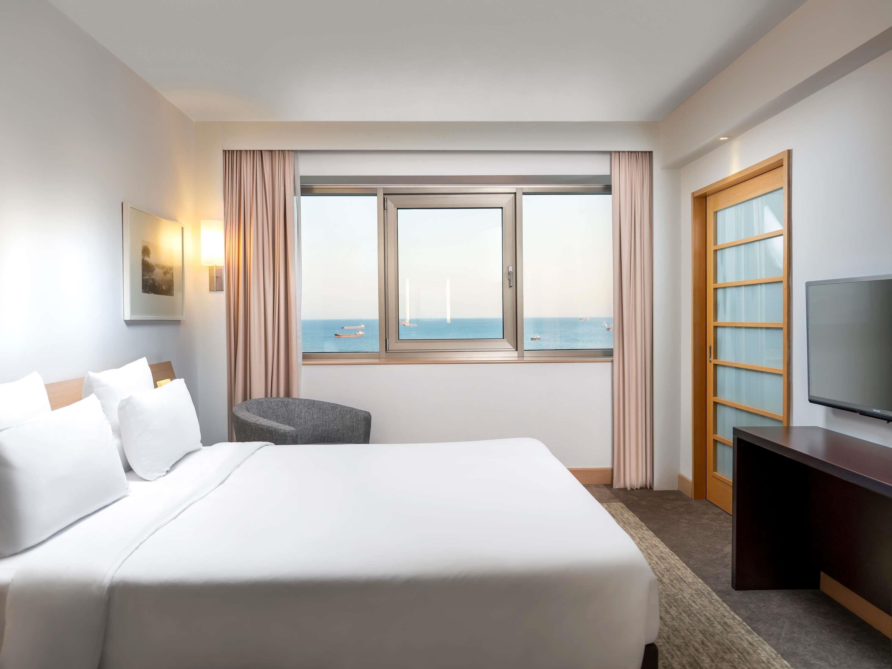 Suite, 1 Queen Bed with Sofa bed