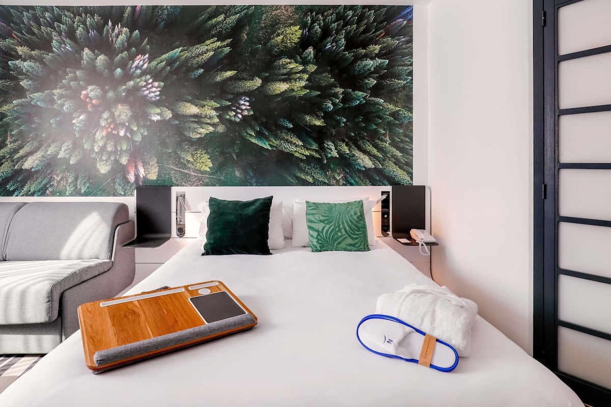 executive room, 1 queen bed with sofa bed | exterior