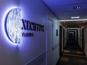 Executive Room, 1 Queen Bed with Sofa bed