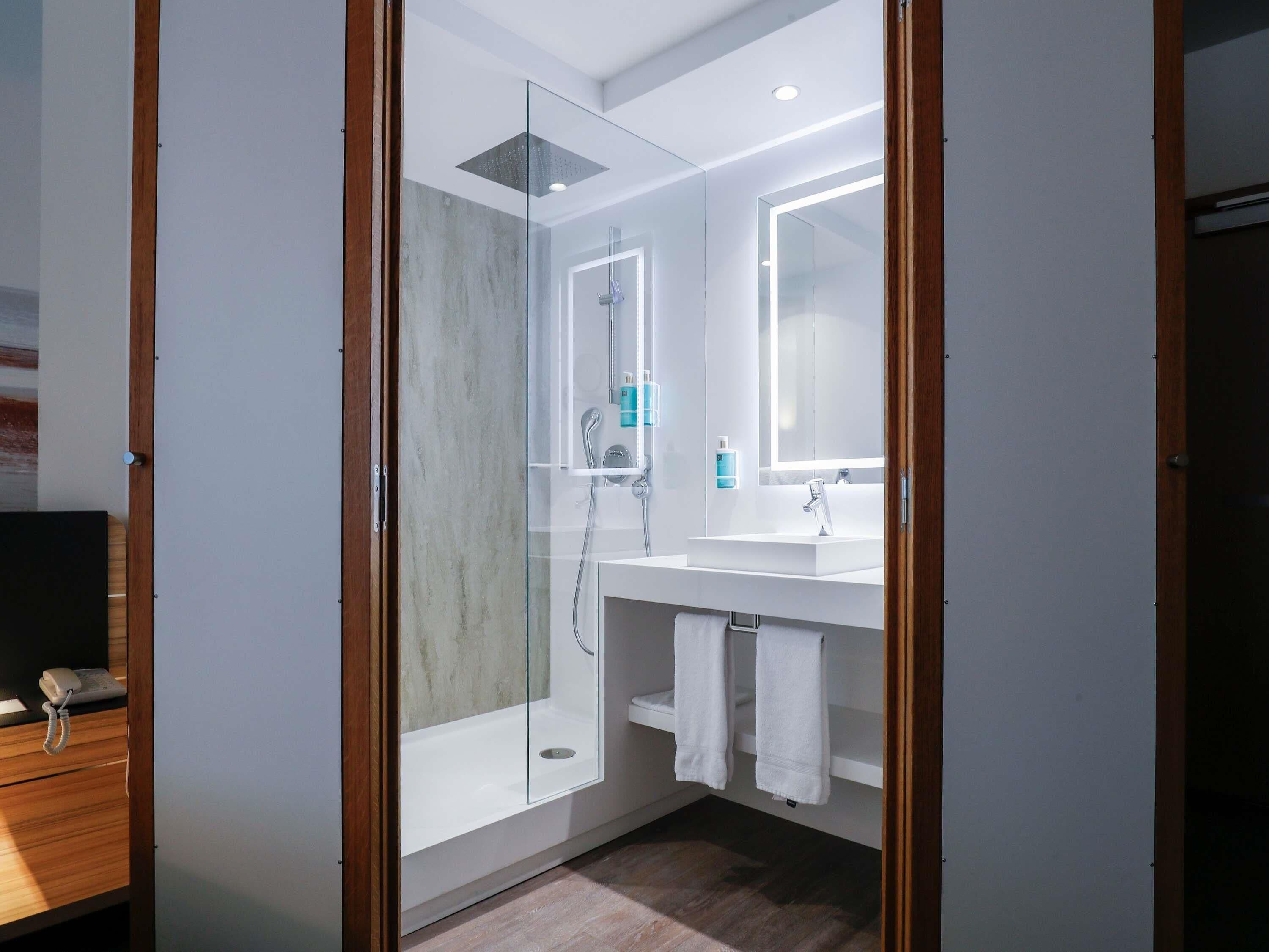 superior room | premium bedding, minibar, in-room safe, desk