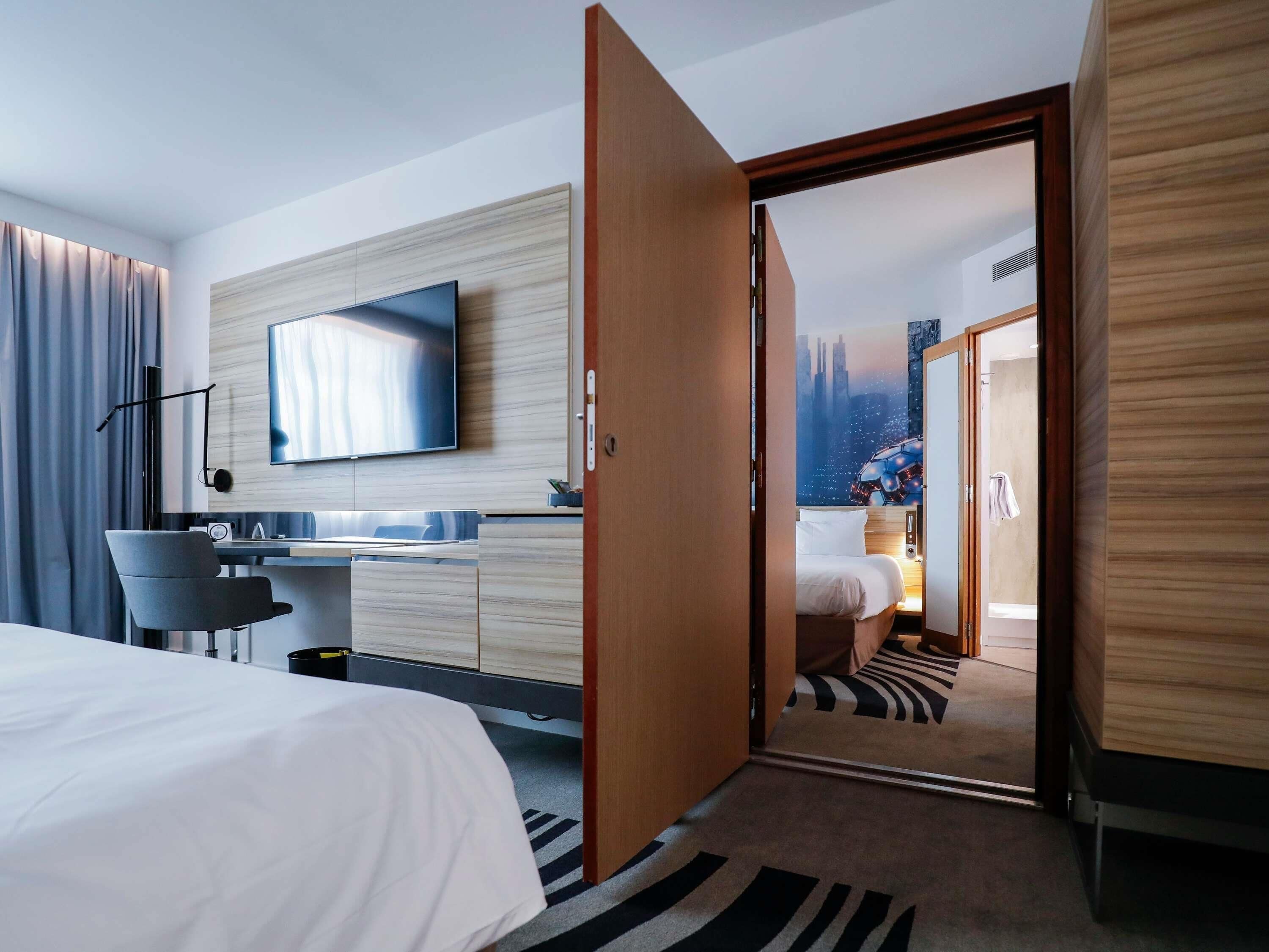 Premium bedding, minibar, in-room safe, desk