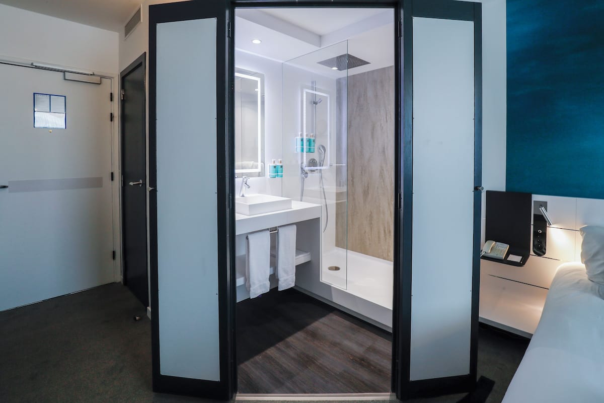 executive room, 1 queen bed with sofa bed | bathroom | shower, rainfall showerhead, eco-friendly toiletries, hair dryer