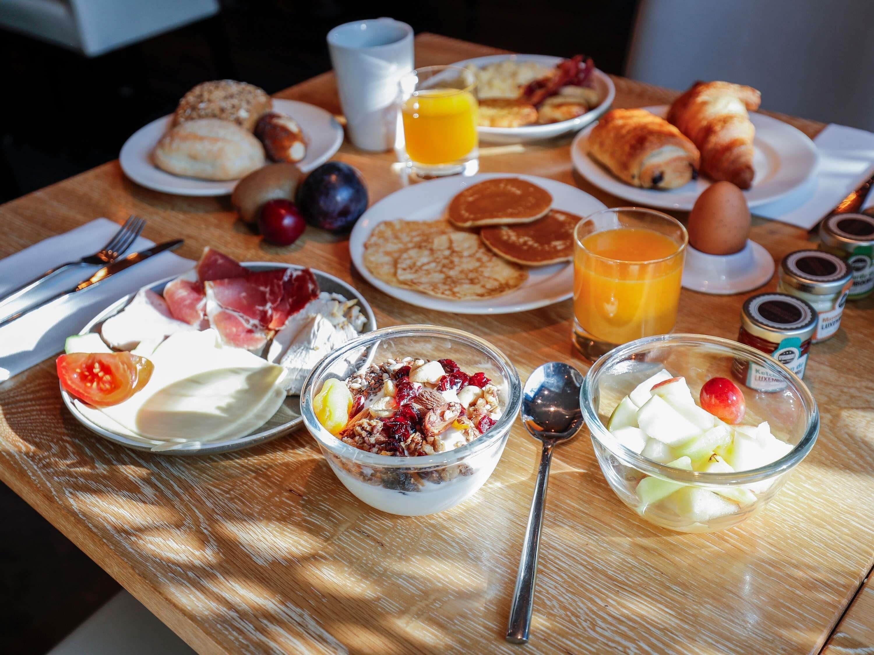 Desayuno buffet todos los días (con cargo) 