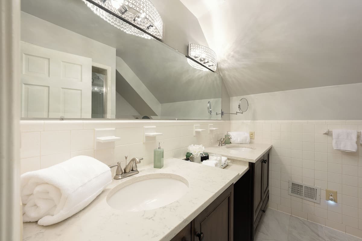Rhododendron Suite | Bathroom