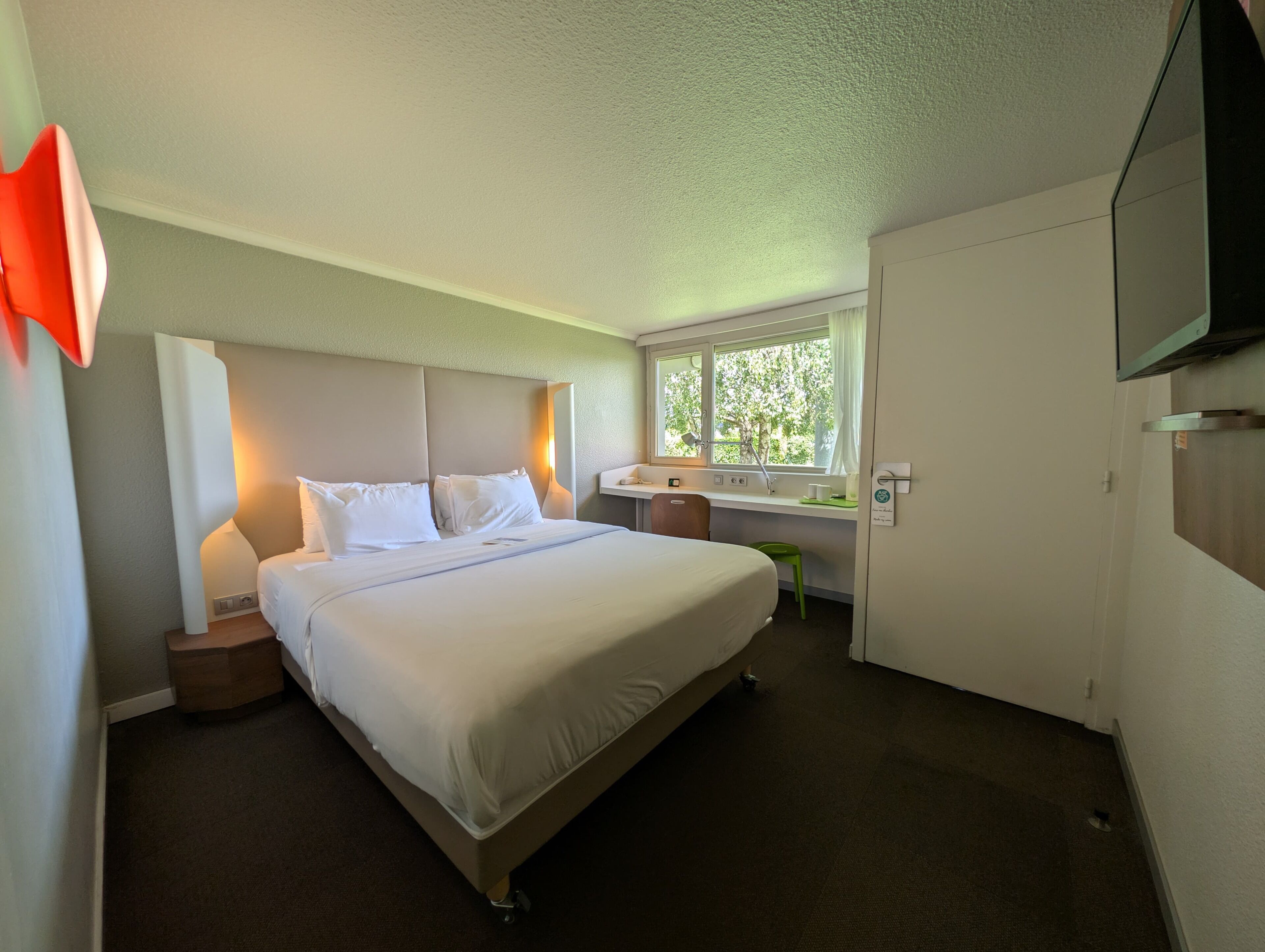 Standaard kamer, 1 tweepersoonsbed (Junior Bed up to 10 years) | Luxe beddengoed, een bureau, een laptopwerkplek