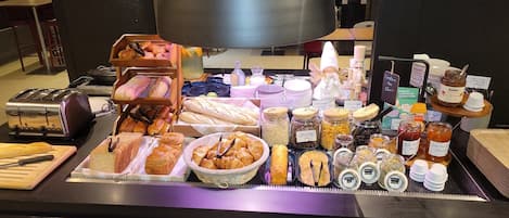 Daily buffet breakfast (EUR 14.90 per person)