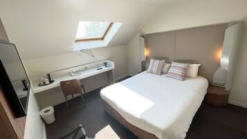 Superior kamer, 1 tweepersoonsbed | Luxe beddengoed, een bureau, een laptopwerkplek