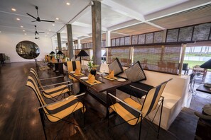 2 restauranter, frokost serveres