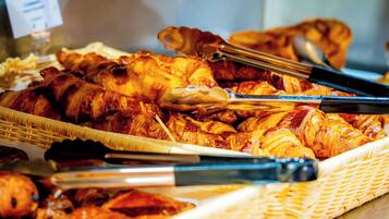 Daily buffet breakfast (EUR 7.9 per person)