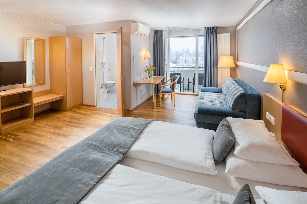 premium bedding, in-room safe, desk, soundproofing