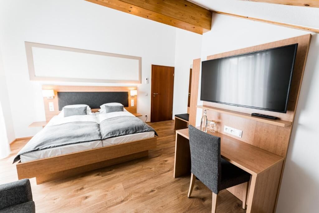 premium bedding, in-room safe, desk, soundproofing