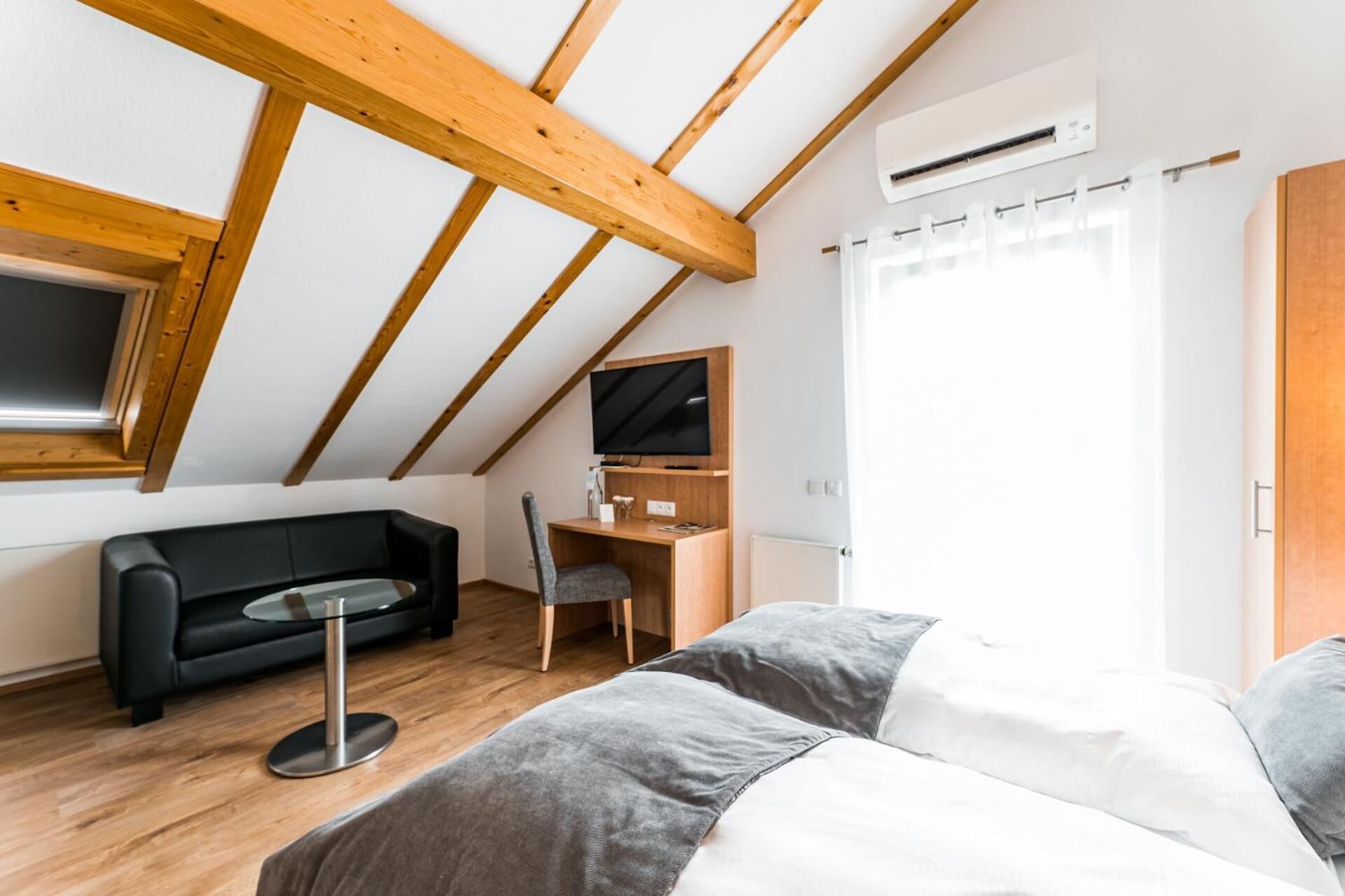 premium bedding, in-room safe, desk, soundproofing