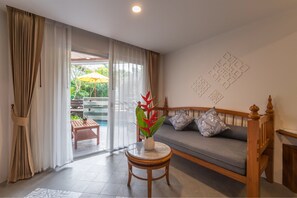 Deluxe Jacuzzi Pool | 免费迷你吧物品、客房内保险箱、办公桌、隔音