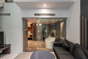 Artículos del minibar gratis y caja de seguridad en la habitación 