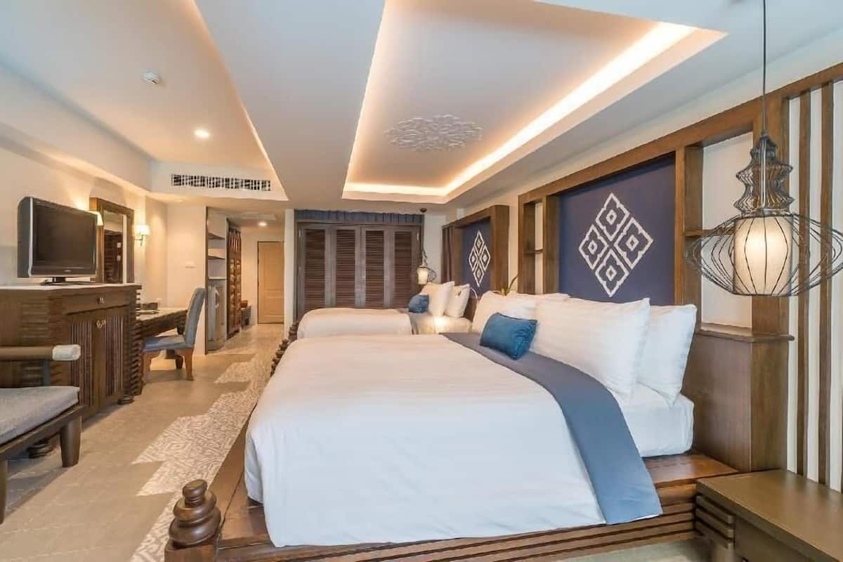 Free minibar items, in-room safe, desk, soundproofing