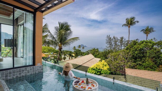 Pool Villa | มินิบาร์ฟรีบางอย่าง, ตู้นิรภัยในห้องพัก, โต๊ะทำงาน, ห้องเก็บเสียง