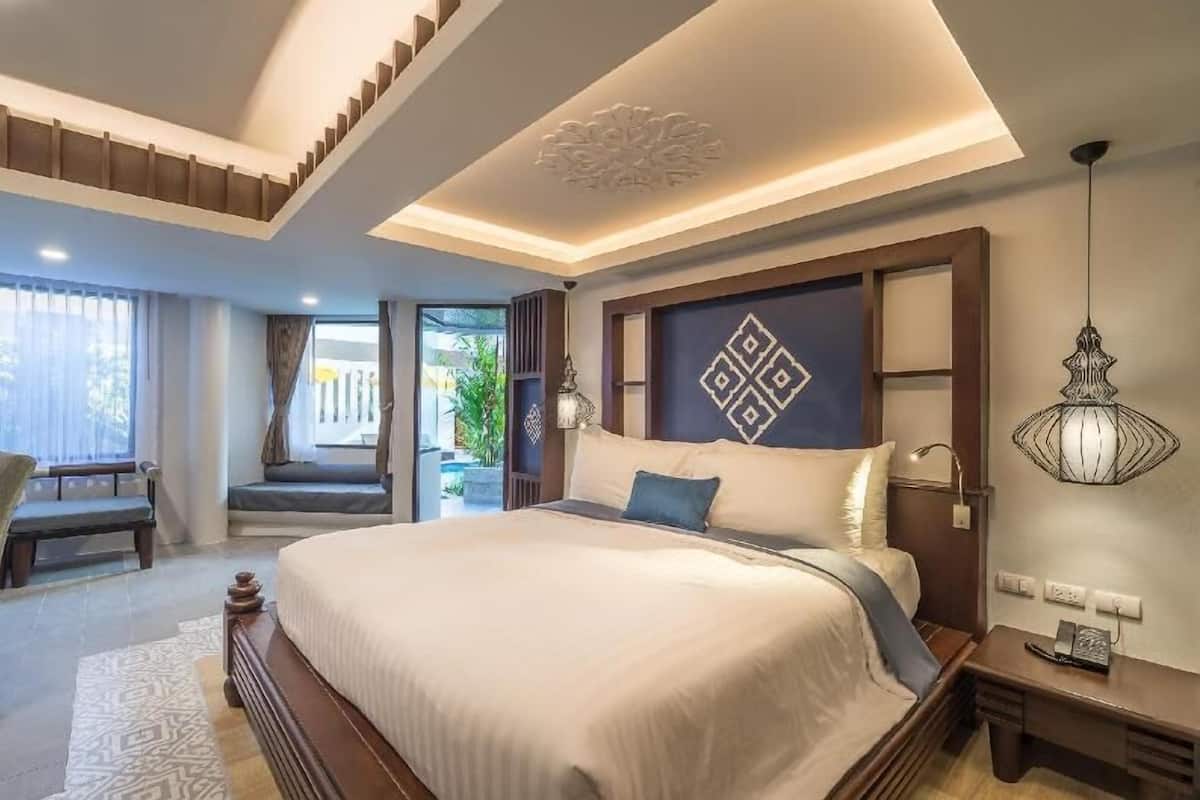 Free minibar items, in-room safe, desk, soundproofing