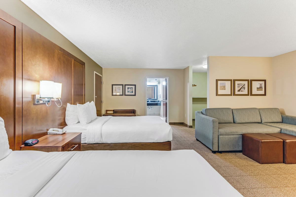 Desk, iron/ironing board, cots/infant beds, free WiFi