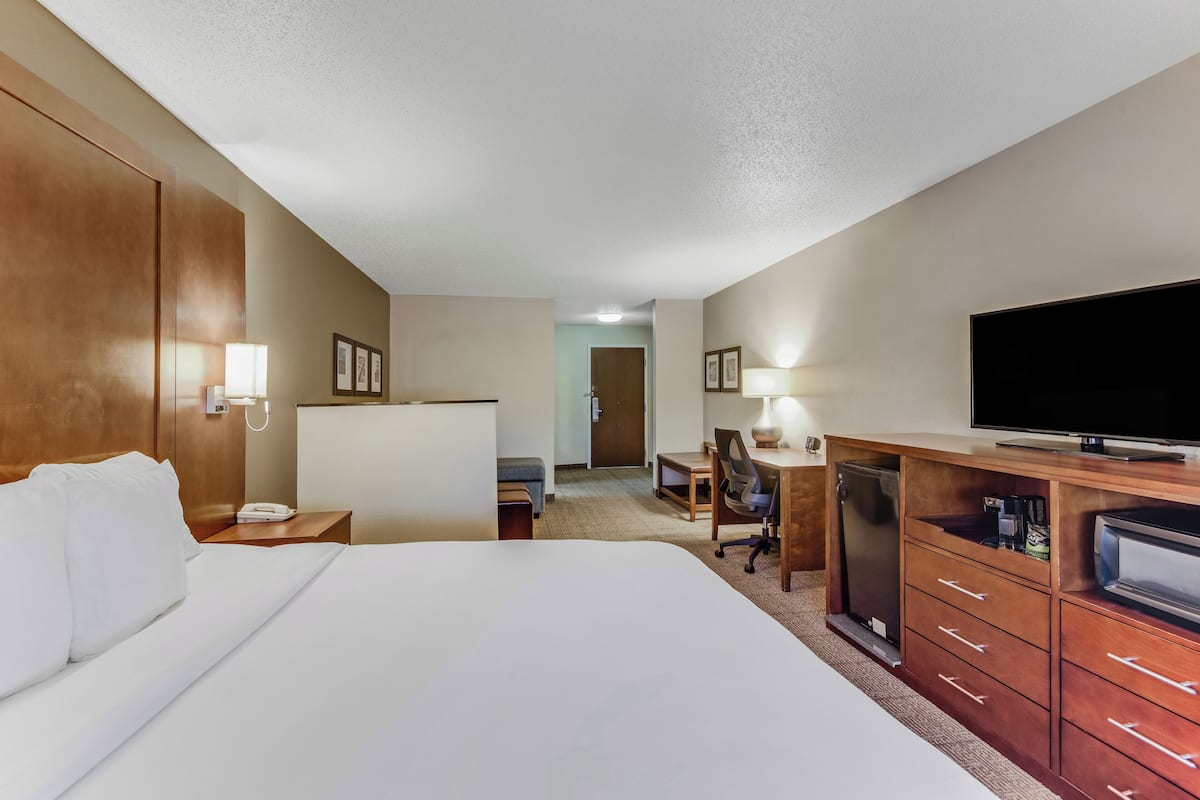 Desk, iron/ironing board, cots/infant beds, free WiFi