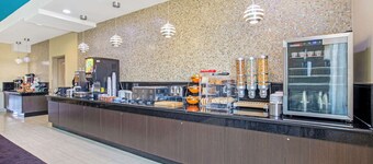 La Quinta Inn & Suites by Wyndham Corpus Christi Airport