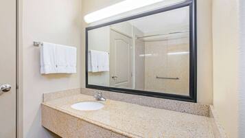 Bathtub, free toiletries, hair dryer, towels