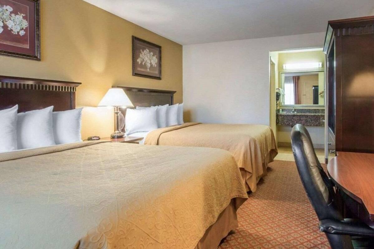 In-room safe, desk, iron/ironing board, free WiFi