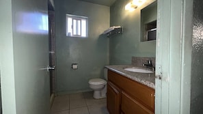 Room, 2 Double Beds, Kitchenette | Bathroom | Towels - Executive Lodge Inn Stockton CA (Stockton)